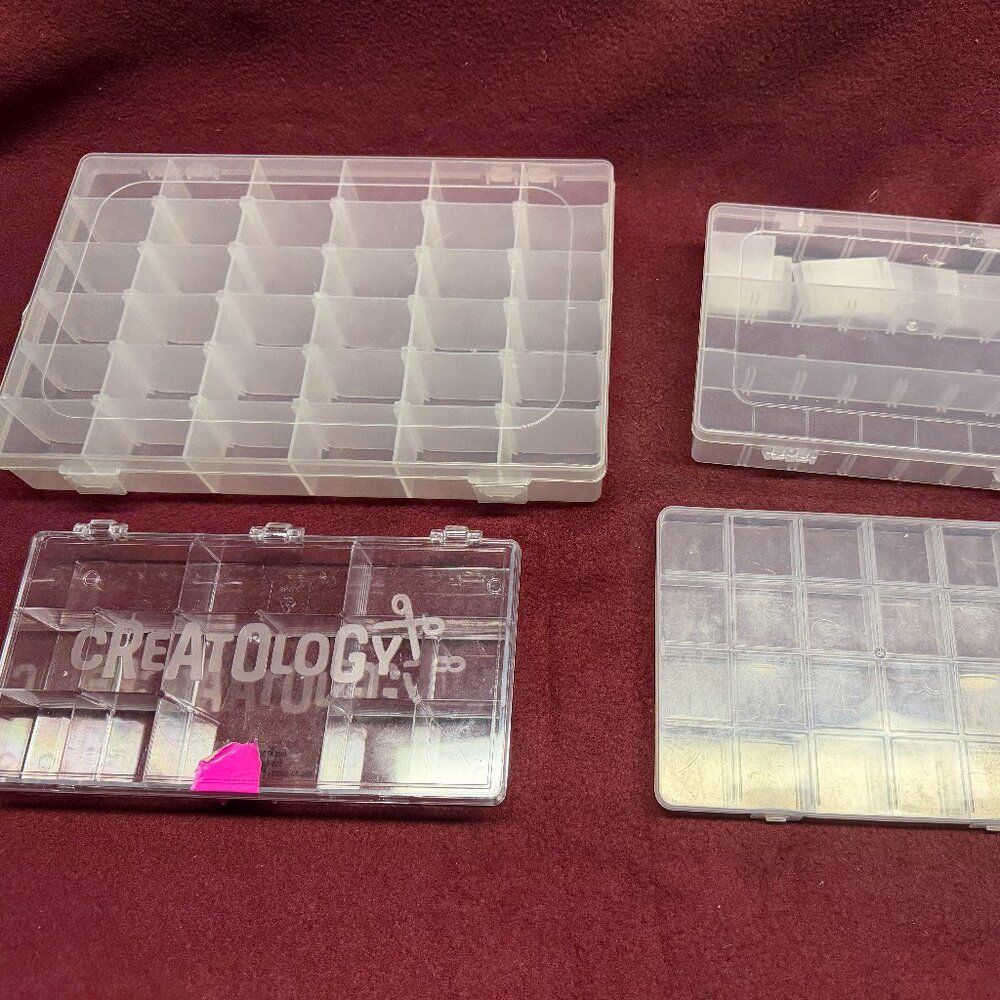 Set of 4 Random Size Plastic Bead Containers Adjustable